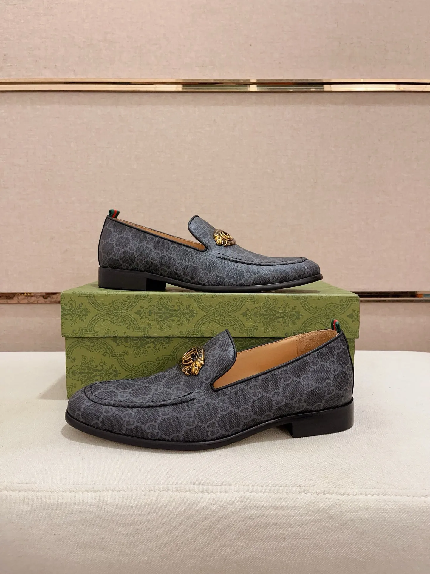 Men's shoes 💰: 520💰 (GUCCI) New product series ss hot new products 💢 💠 Casual suit shoes 👞, top imported materials Upper hardware buckles and shoe side logos, insoles and soles with brand logos 💠 💎 Upper: imported PVC material 100% 💎 Lining: cowhide/100% 💎Feet: cowhide/100% 💎Sole: rubber/100% 💎SIZE: 38 39 40 41 42 43 44 Can be customized 45
